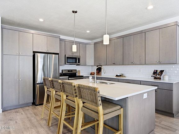 5th image of 6097 N Brookline Rd