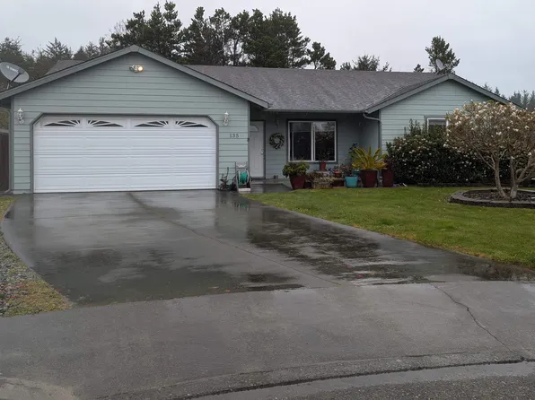 135 Fairfax Ct, Crescent City, CA 95531