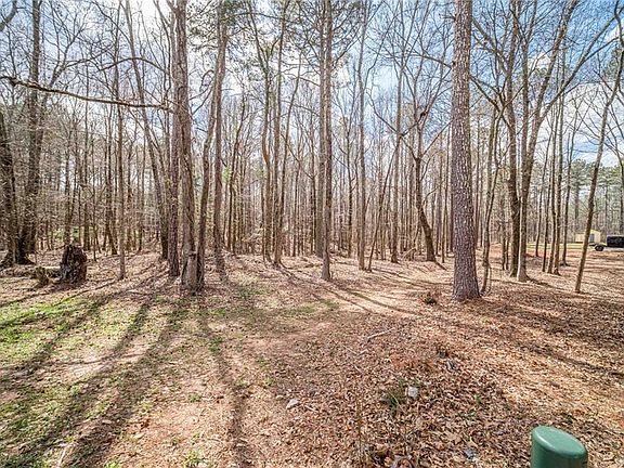 5th image of 262 Azalea Farms Rd