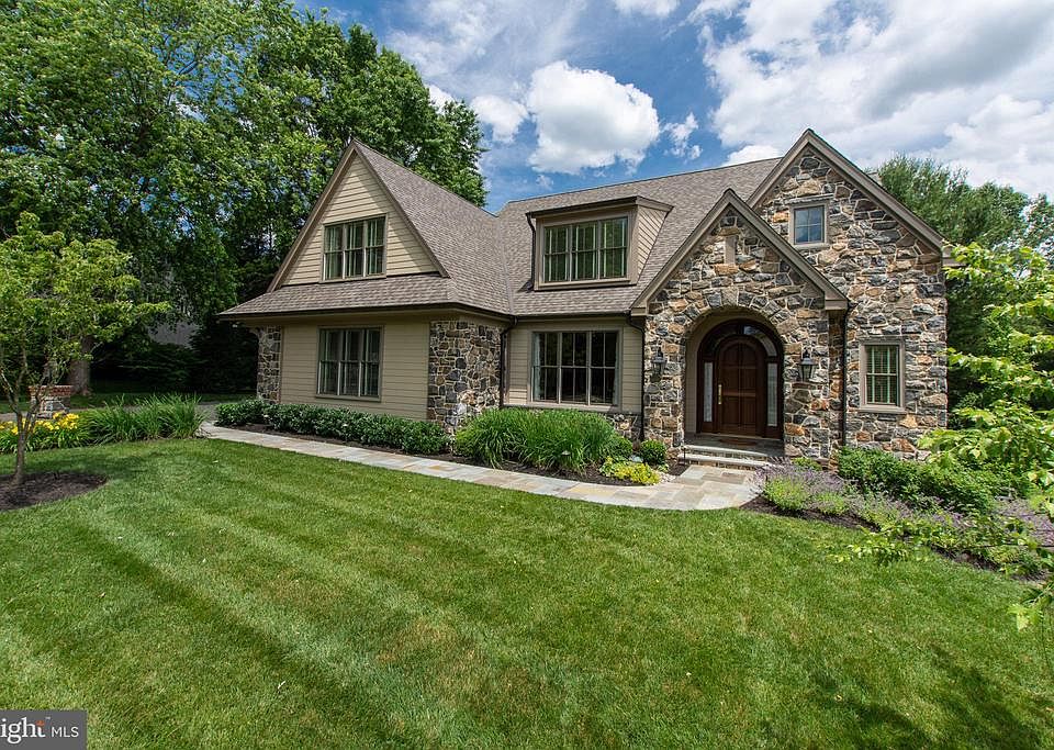 1st image of 402 N Stone Brook Ln