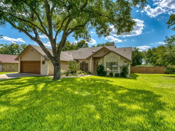 250 Meadowlakes Drive, Meadowlakes, TX 78654