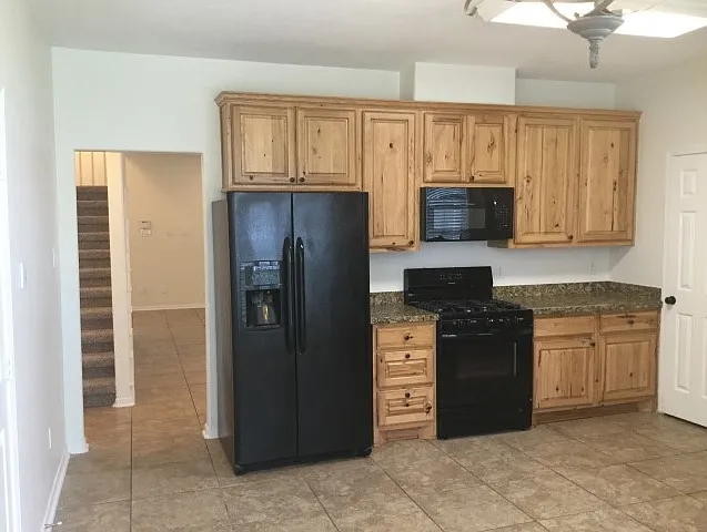 10917 Spruce Dr S — Photo 2