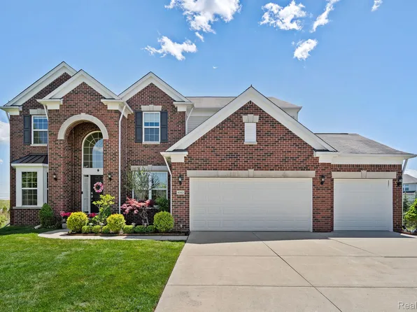 4562 Cloverdale Ct, Orion, MI 48359