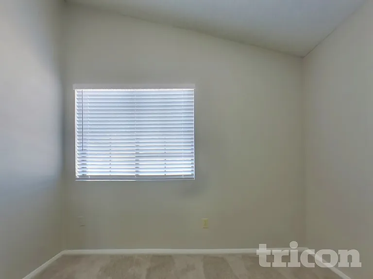6340 W Mercer Ln — Photo 12
