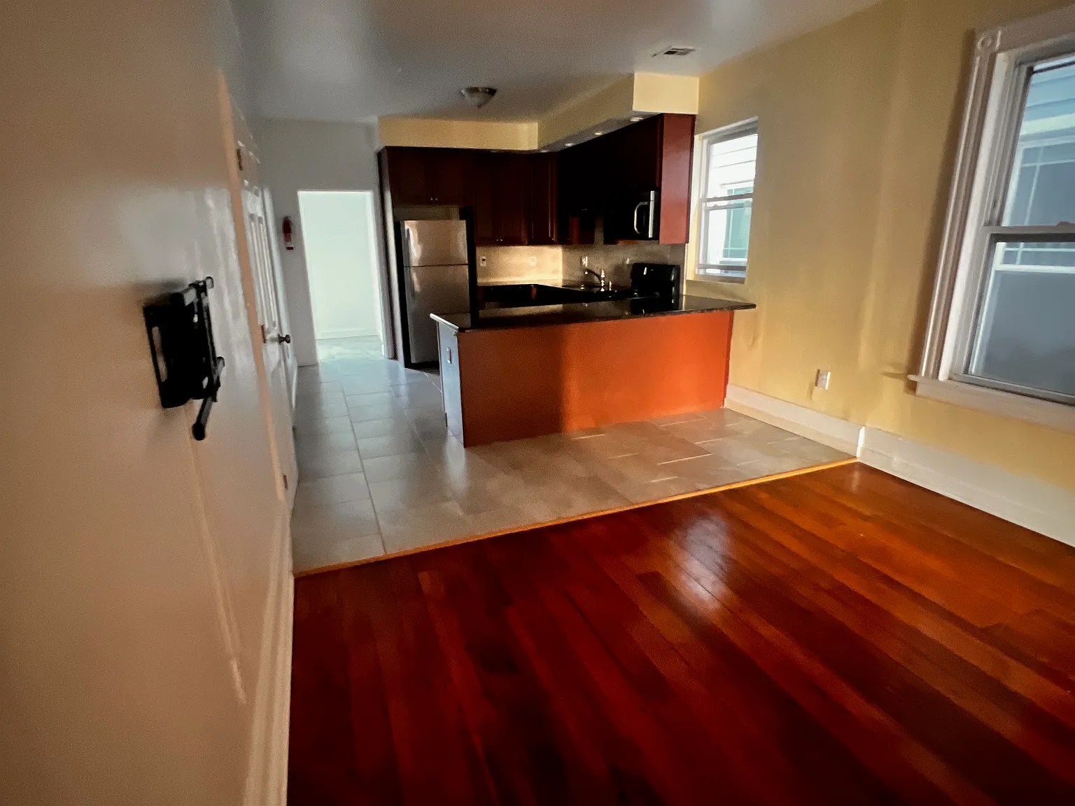 3 bed, 1000 sqft, $2,650 — Photo 1