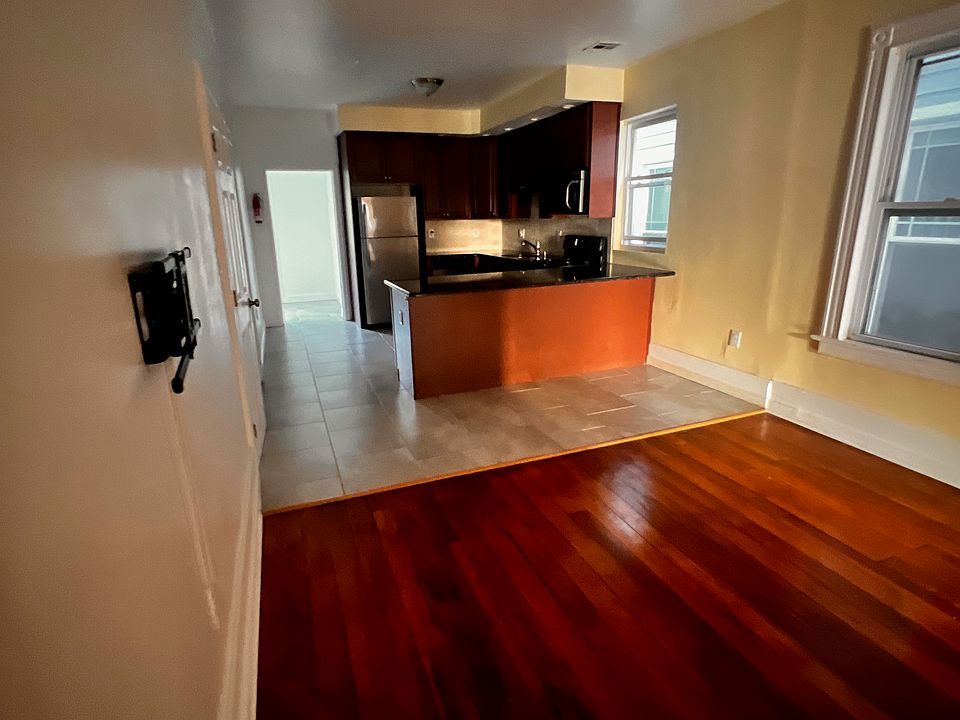 Livingroom/dinning room/Kitchen