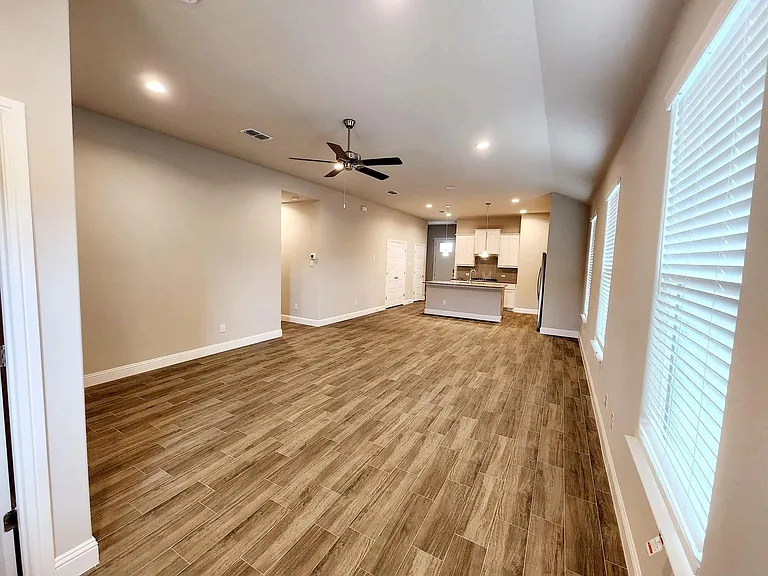 2320 Ruff Rd — Photo 4