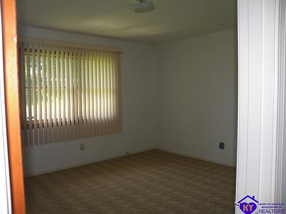5th image of 558 Pearman Ave