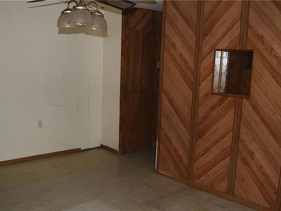 3rd image of 1260 Melville Ave