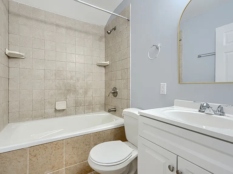 FULL BATH w/JETTED TUB UPPER LEVEL