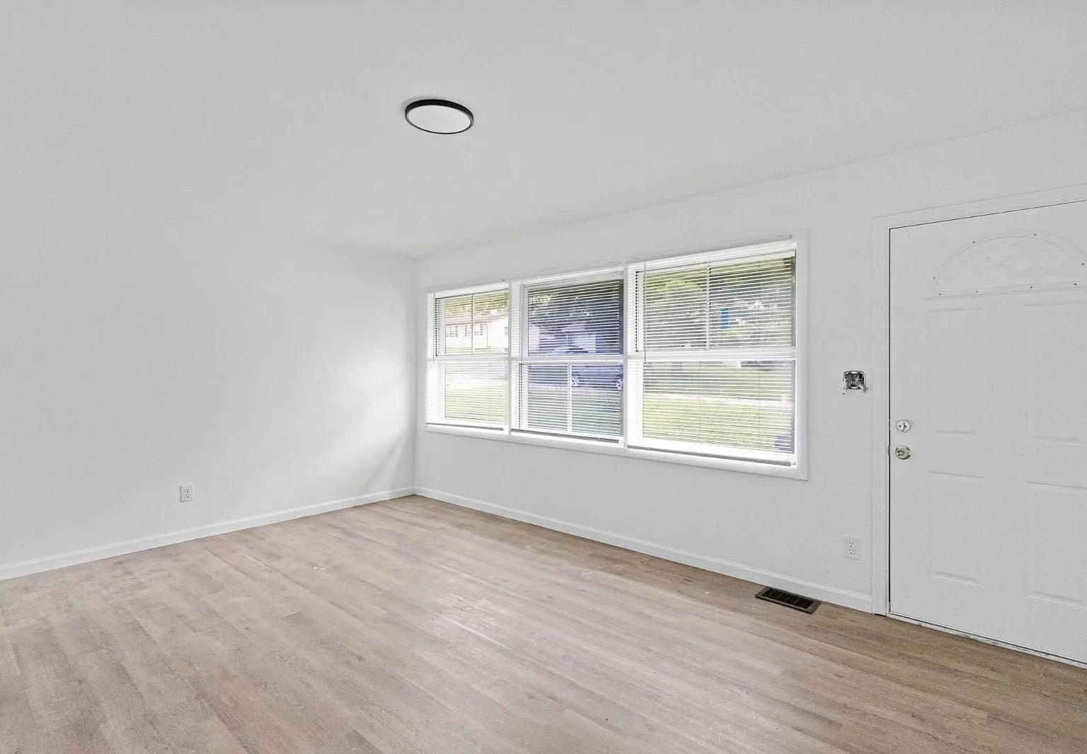 9835 Winkler Dr - 1 — Photo 4