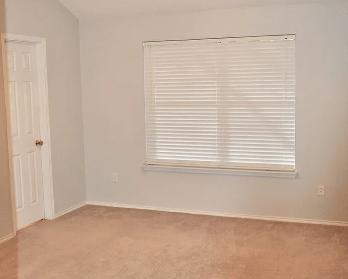 229 Lancelot Dr — Photo 6