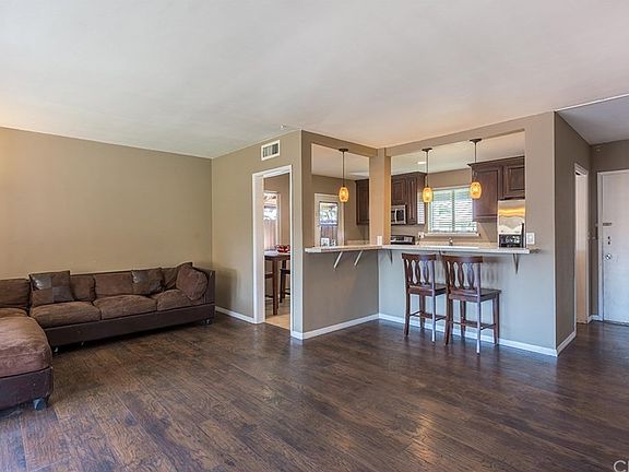 5th image of 332 Cameron Ave