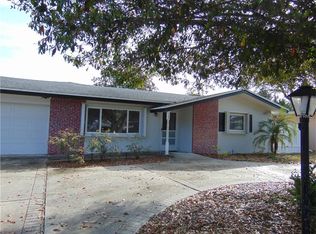 587 Circle Dr E, Largo, FL 33770