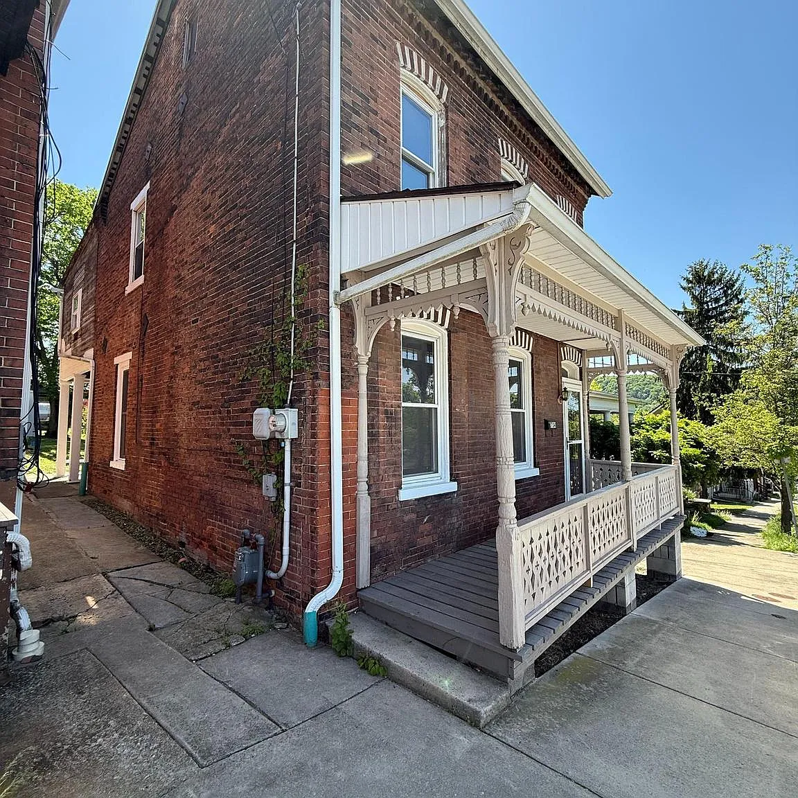 3 bed, 888 sqft, $1,050 — Photo 2