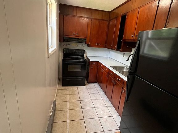 4th image of 440 Rosewood Ave #6