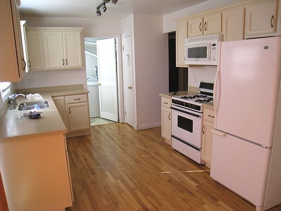 4th image of 850 Colony Lake Dr #850