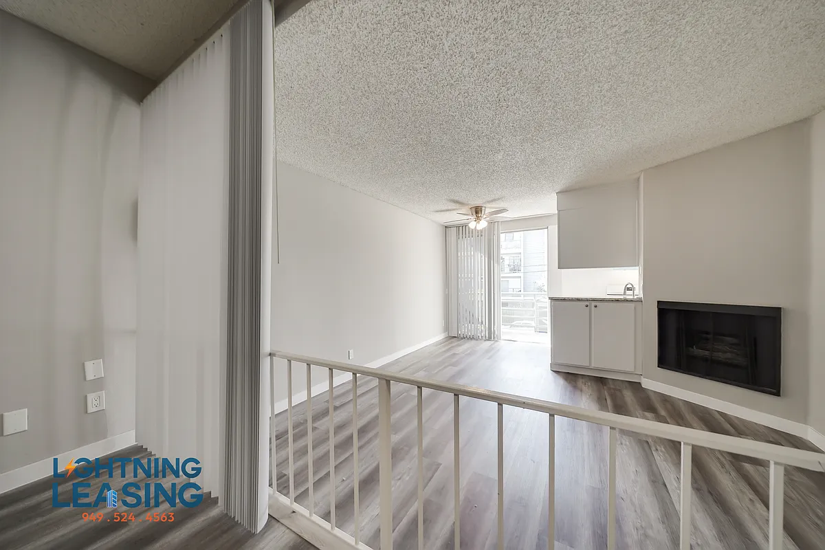 Building Photo - Renaissance suites