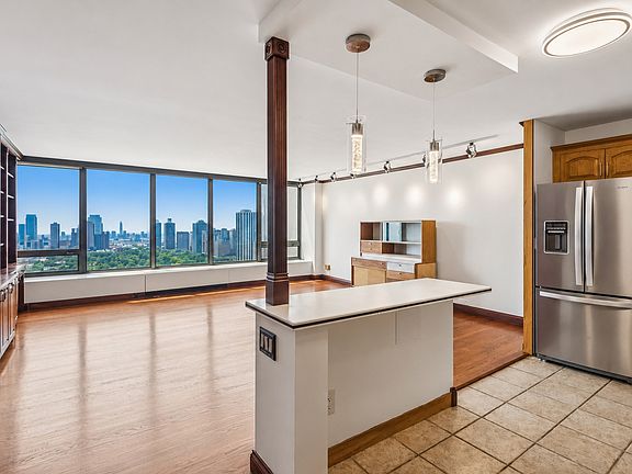 3rd image of 2800 N Lake Shore Dr APT 2808