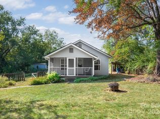 255 Dogwood Rd, Candler, NC 28715