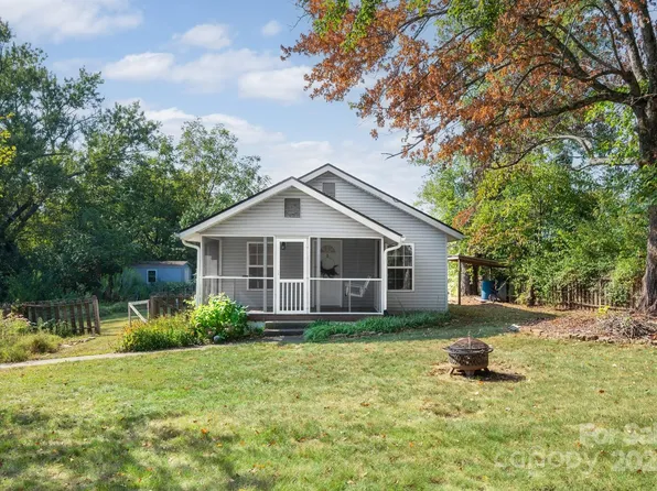 255 Dogwood Rd, Candler, NC 28715