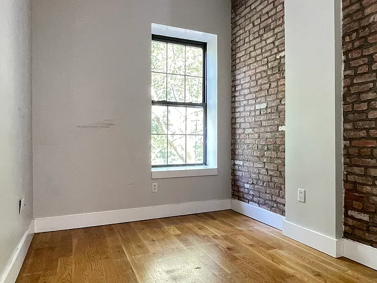 492 19th St #3 — Photo 8
