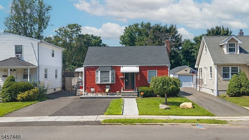 1st image of 379 Chamberlain Ave