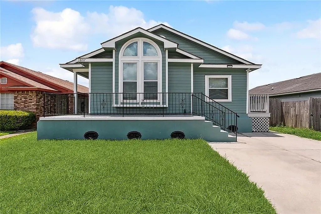 4 bed, 1250 sqft, $2,195 — Photo 1