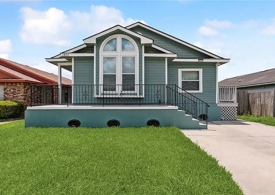 1807 W Homestead Dr