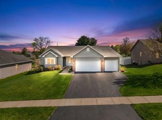 1574 Warrenton Dr, Byron, IL 61010