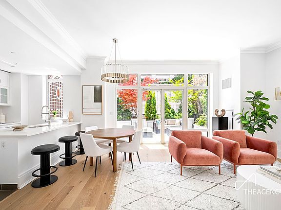 3rd image of 205 W 76th St APT 1401