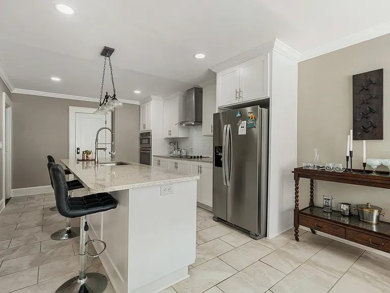 1261 Owsley Ave — Photo 9