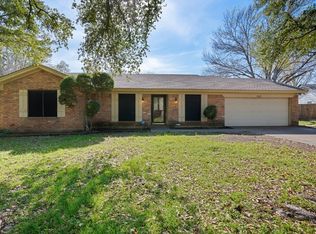 822 S Ridgeway Dr, Cleburne, TX 76033