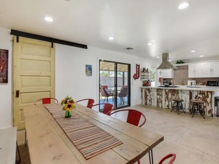 1031 W 12th Pl — Photo 7