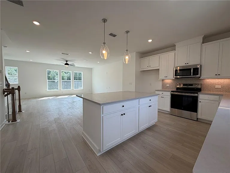 2712 Dreycott Ln — Photo 3
