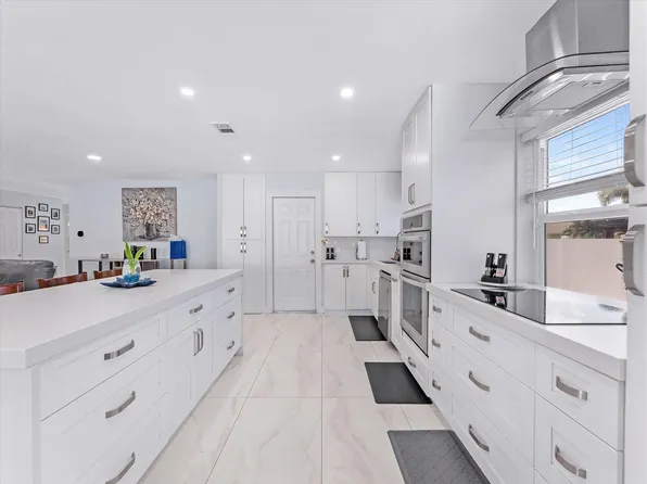 23040 SW 54th Ave, Boca Raton, FL 33433