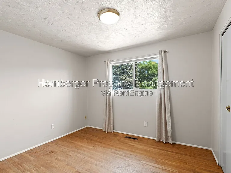9717 N Stevens St — Photo 12