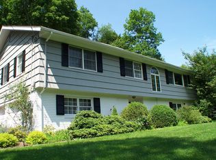 24 Garey Dr, Chappaqua, NY 10514