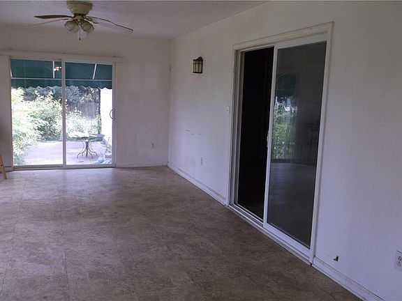 2nd image of 1425 Phillips Dr