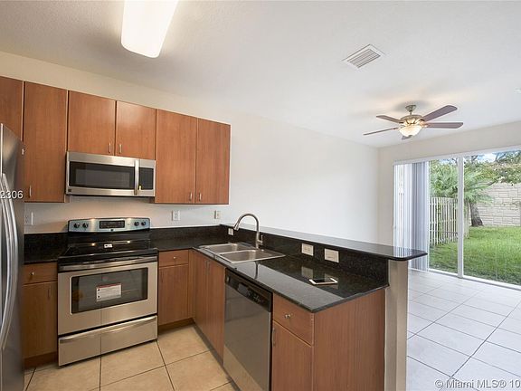 4th image of 1034 NE 30th Ave #1034