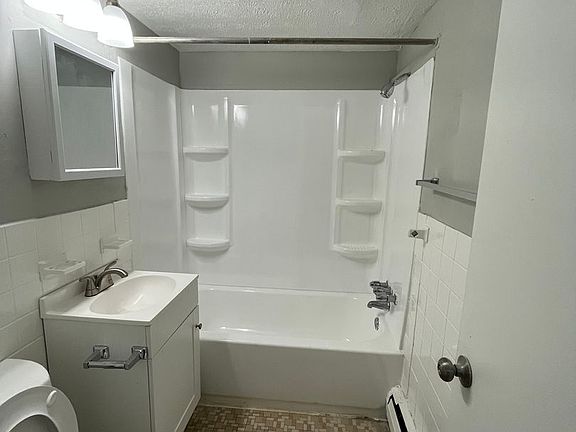 5th image of 650 Hoyt St #107