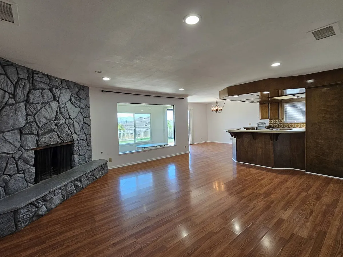 Building Photo - 13401 Stoneridge Dr