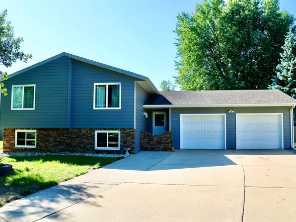 109 Ivy Ln, Harrisburg, SD 57032