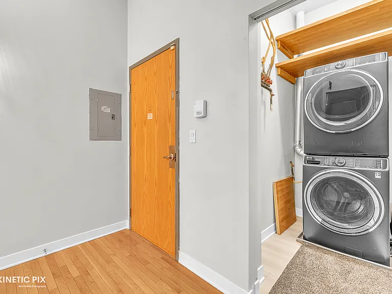 1 S Leavitt St #209 — Photo 16