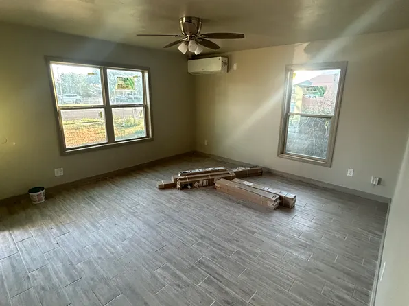 2450 E 30th St #1, Lubbock, TX 79404