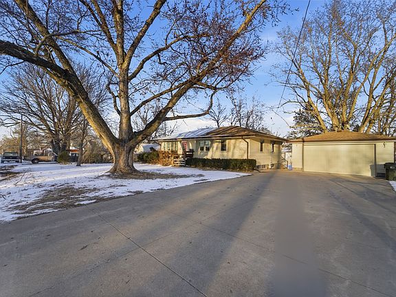 2nd image of 809 N York St