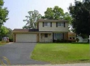 8111 Vanden Dr, White Lake, MI