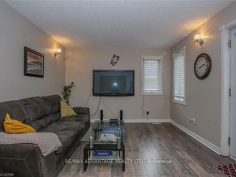 17 Sterling St #UPPER — Photo 13
