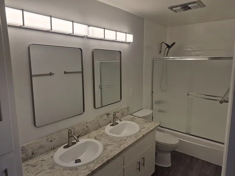Crownwood Apartments — Photo 9