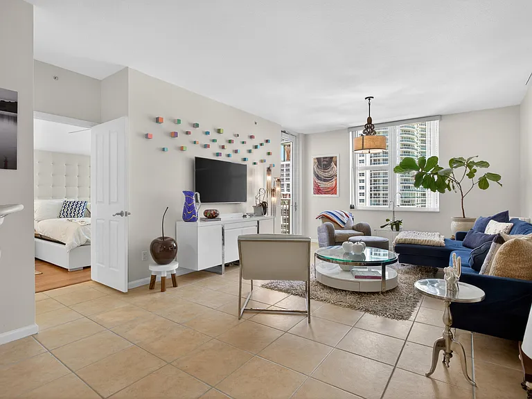 511 SE 5th Ave #1102 — Photo 16